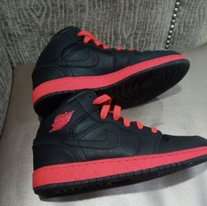 Like New Air Jordan 1 Mid "Black Infared"  Shoes